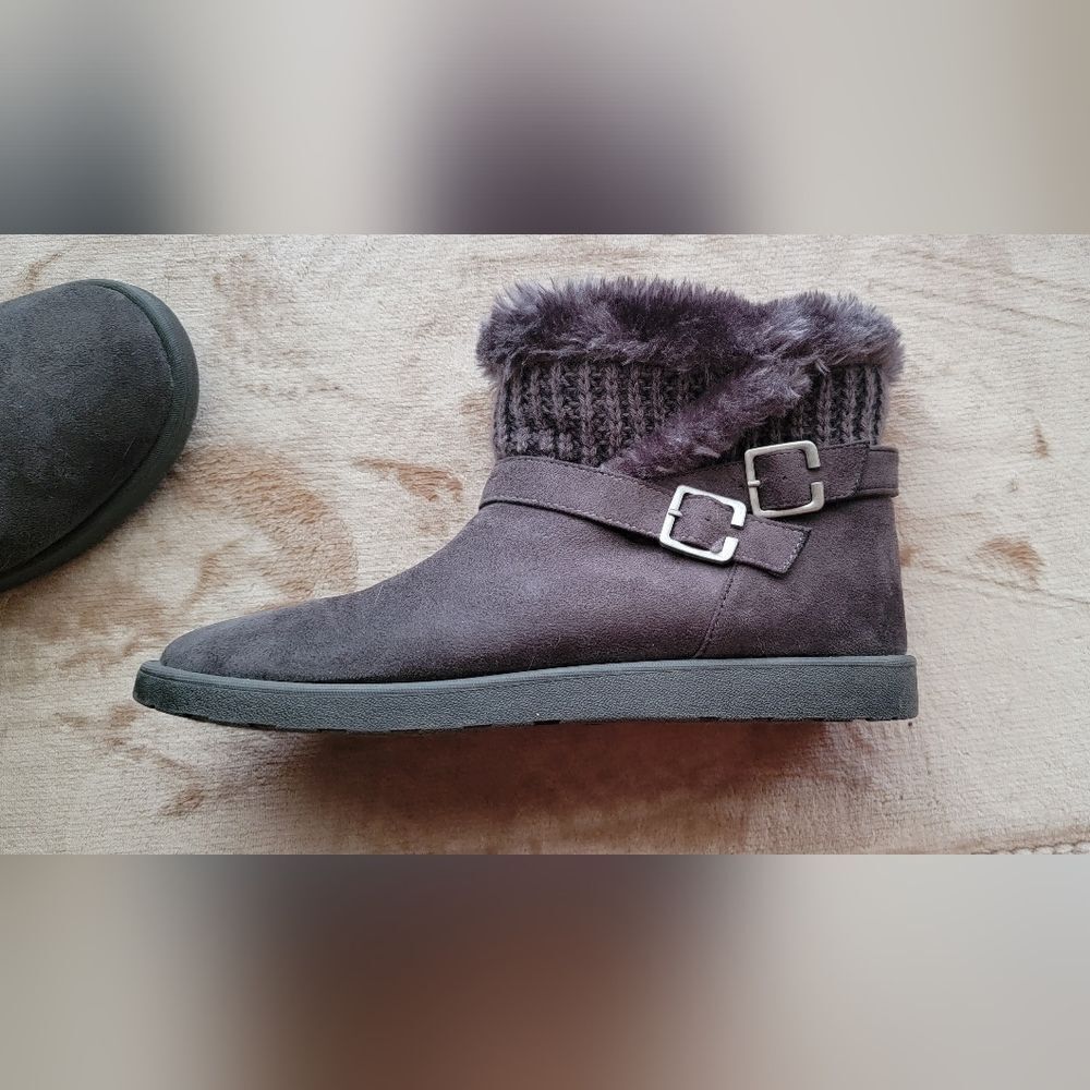 #103 JOE BOXER Grey Fur-lined Knitted Uppers, 2-buckle Faux Suede Band  Booties - Picture 6 of 7